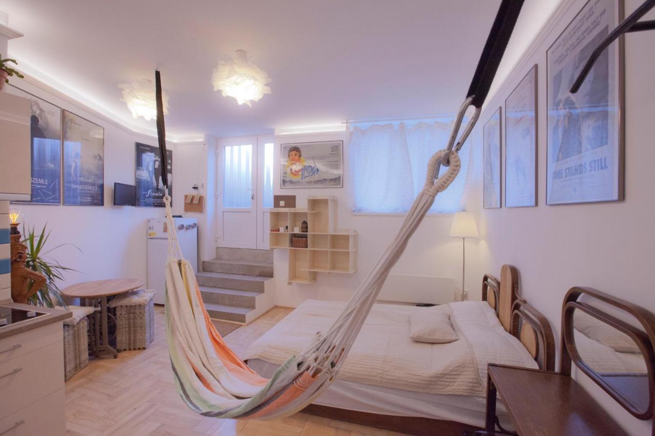 Film Poster Or Coffee Basement Apartman With Terrace Budapest Exterior photo