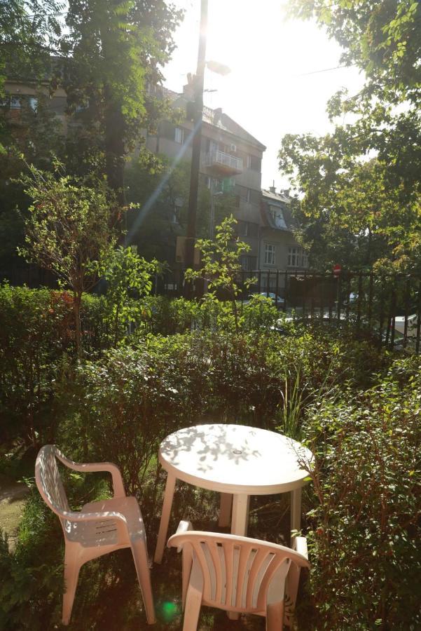 Film Poster Or Coffee Basement Apartman With Terrace Budapest Exterior photo
