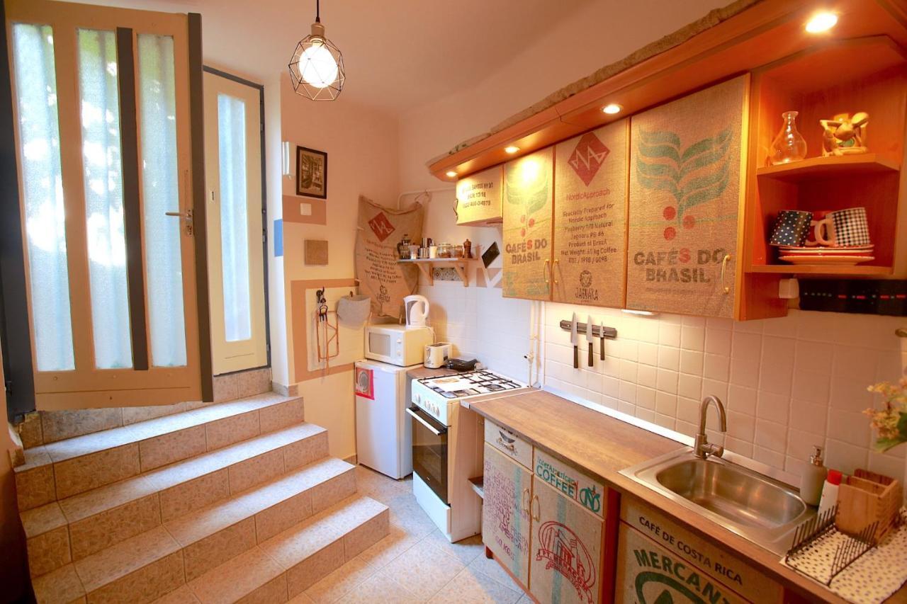 Film Poster Or Coffee Basement Apartman With Terrace Budapest Exterior photo