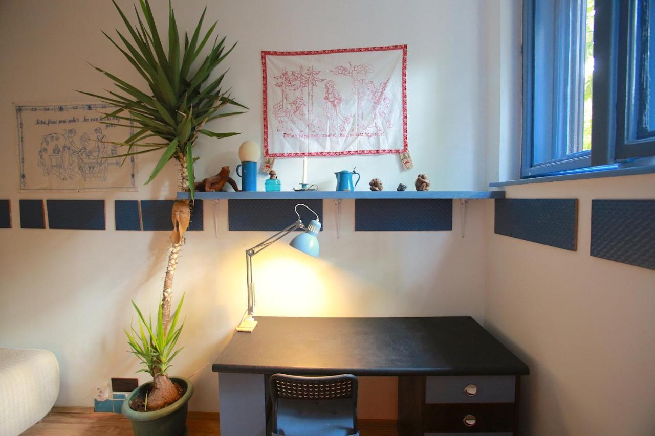 Film Poster Or Coffee Basement Apartman With Terrace Budapest Exterior photo