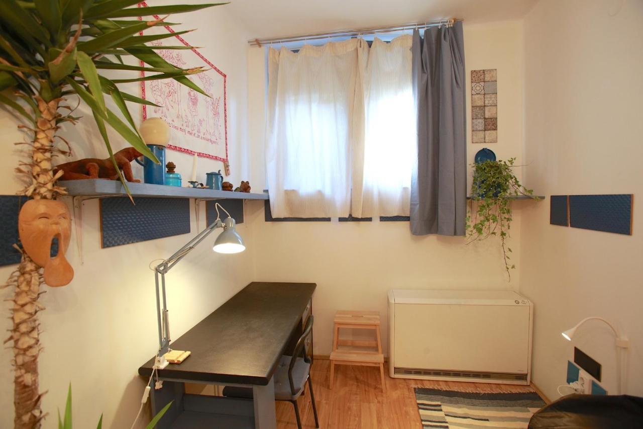 Film Poster Or Coffee Basement Apartman With Terrace Budapest Exterior photo