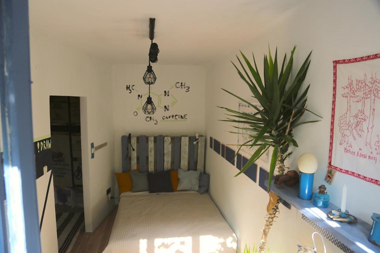 Film Poster Or Coffee Basement Apartman With Terrace Budapest Exterior photo