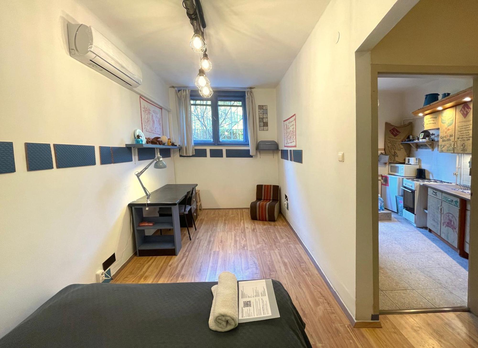 Film Poster Or Coffee Basement Apartman With Terrace Budapest Exterior photo