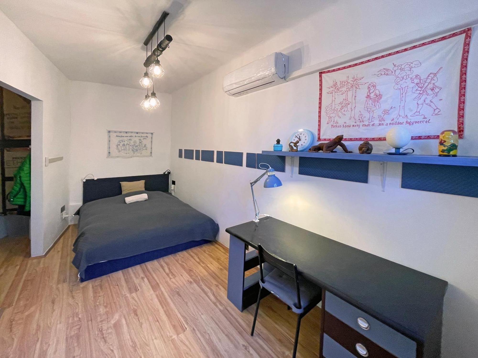 Film Poster Or Coffee Basement Apartman With Terrace Budapest Exterior photo