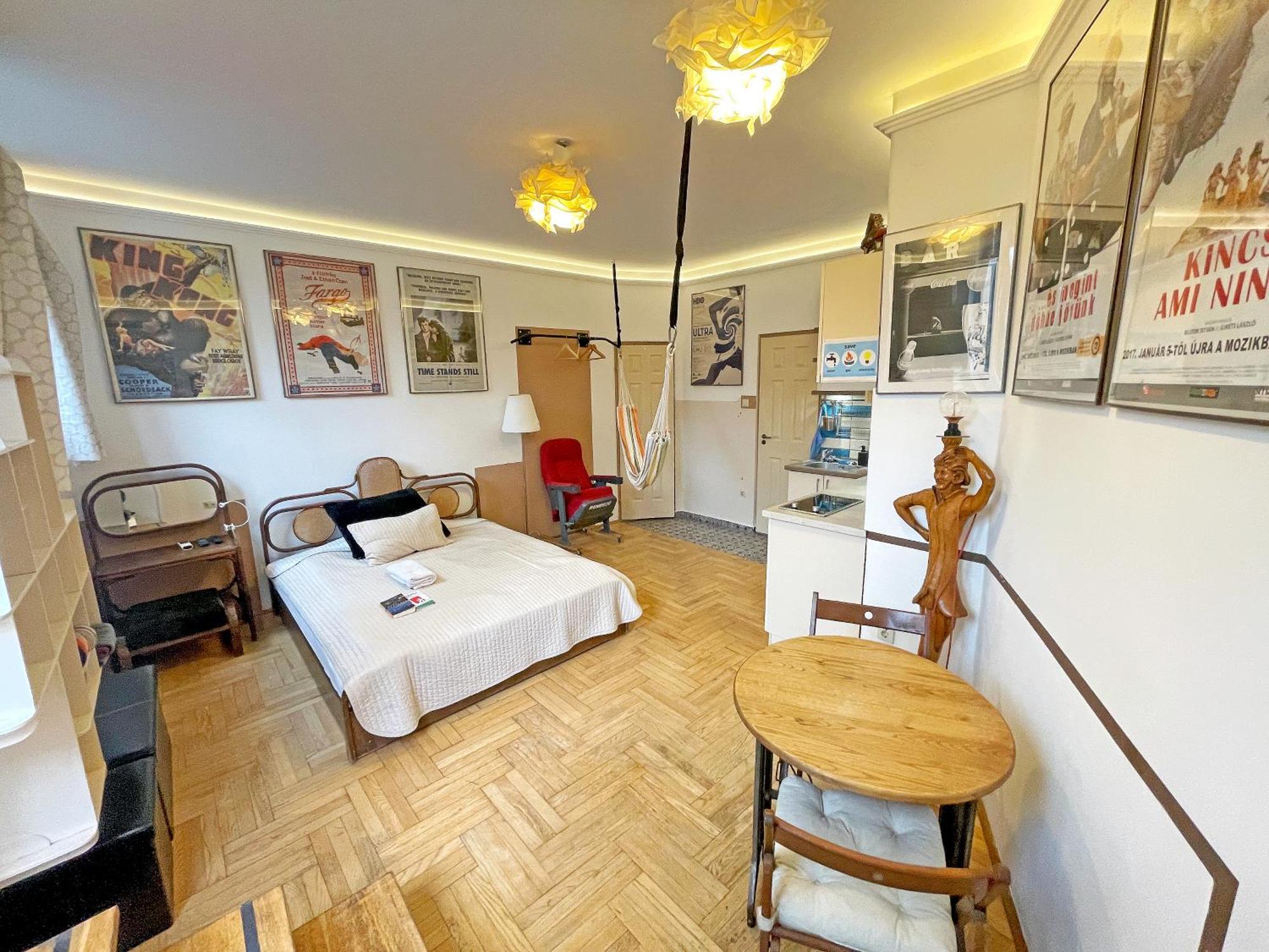 Film Poster Or Coffee Basement Apartman With Terrace Budapest Exterior photo