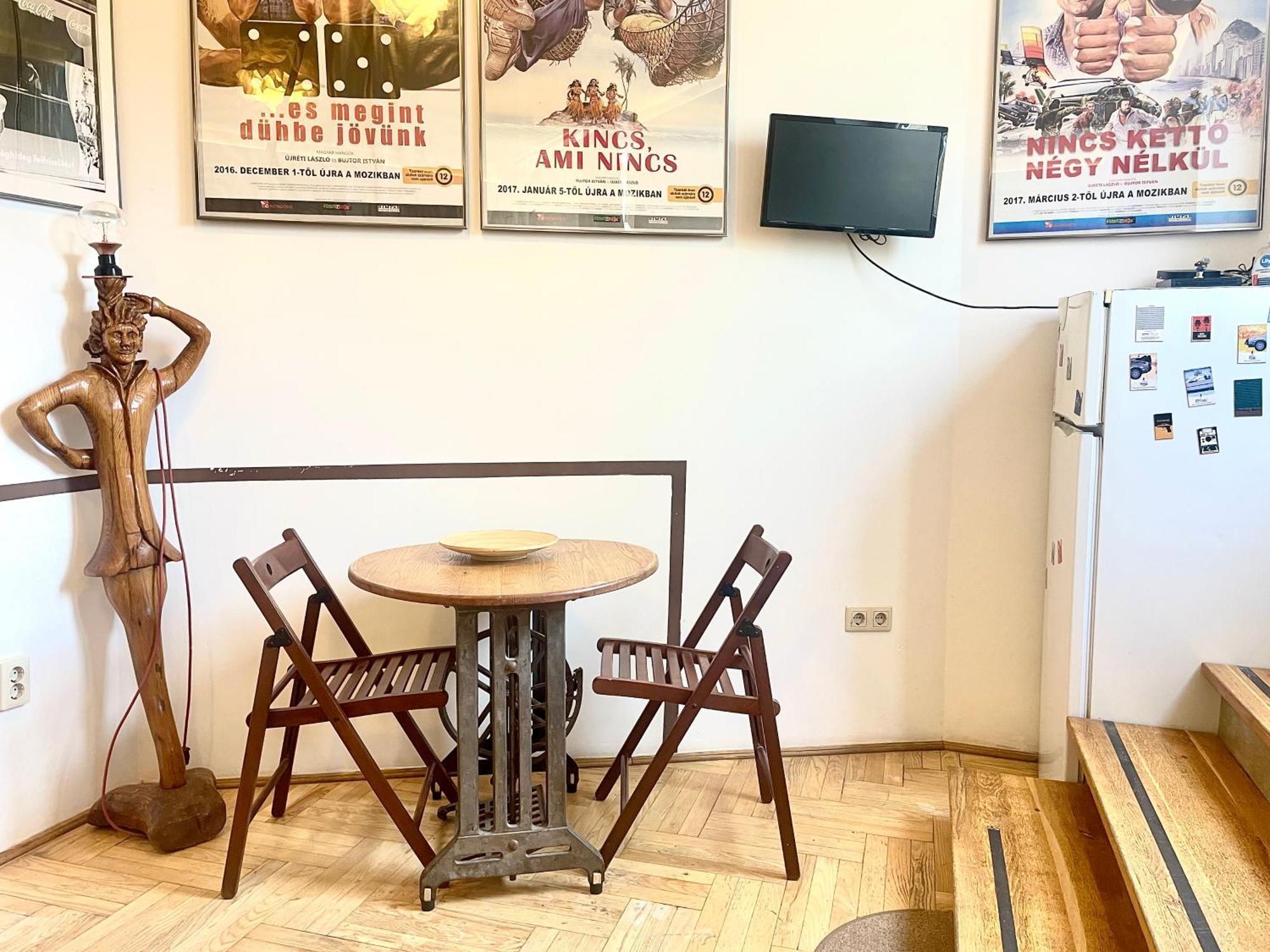 Film Poster Or Coffee Basement Apartman With Terrace Budapest Exterior photo